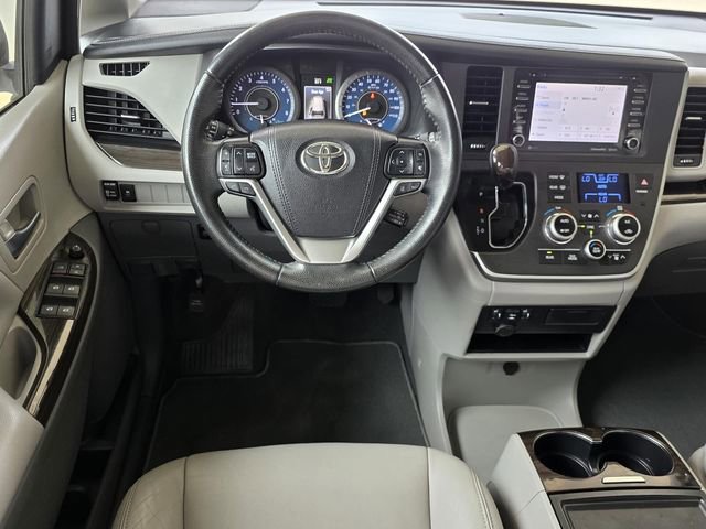 Used 2020 Toyota Sienna XLE image 12