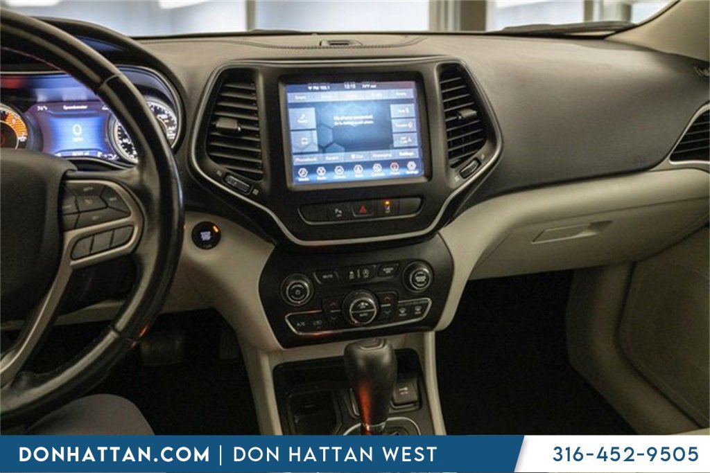 Used 2021 Jeep Cherokee Latitude Lux w/ Comfort/Convenience Group image 8