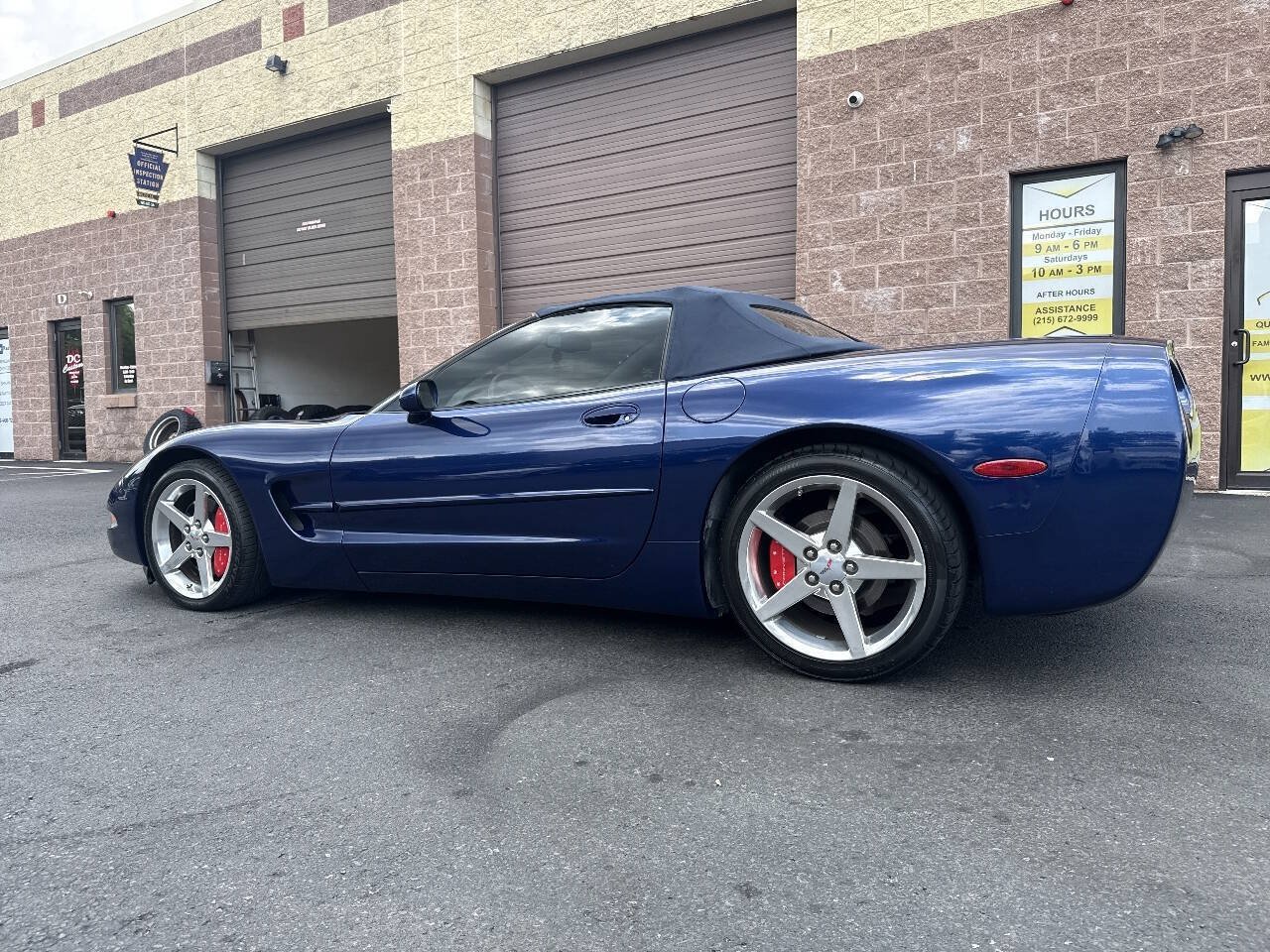 Used 2004 Chevrolet Corvette Convertible w/ Preferred Equipment Group RWD image 21
