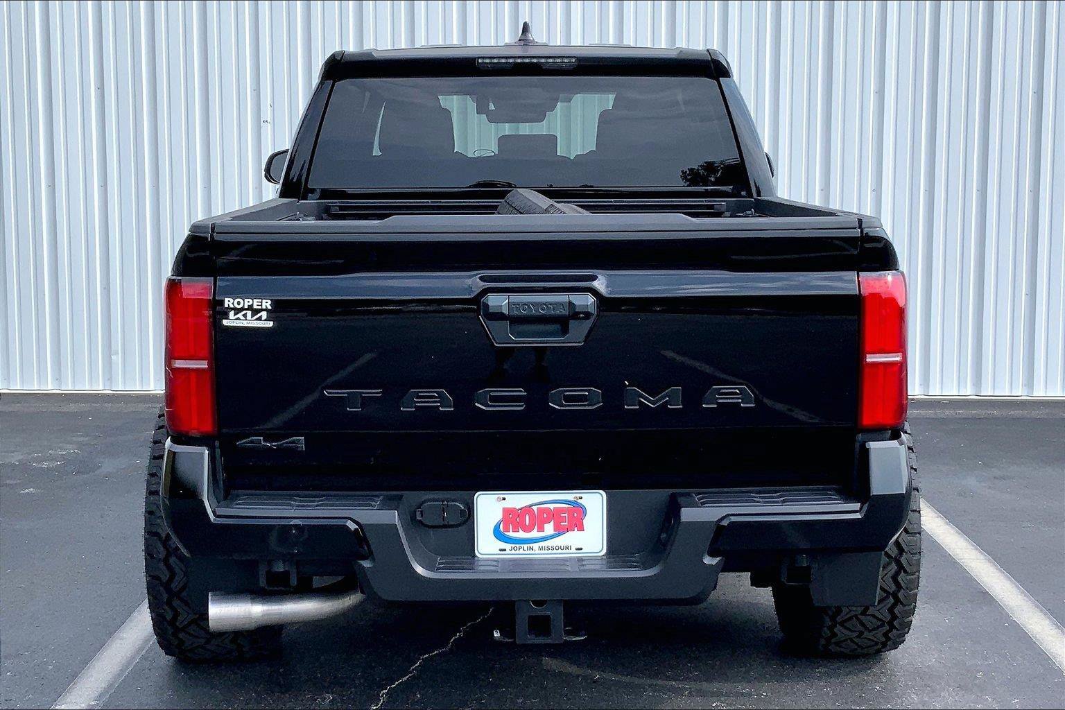 Used 2024 Toyota Tacoma SR5 AWD/4WD image 4