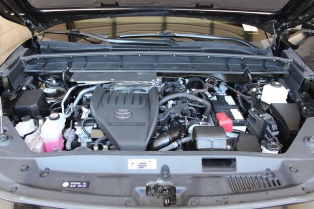 Used 2023 Toyota Highlander L image 13