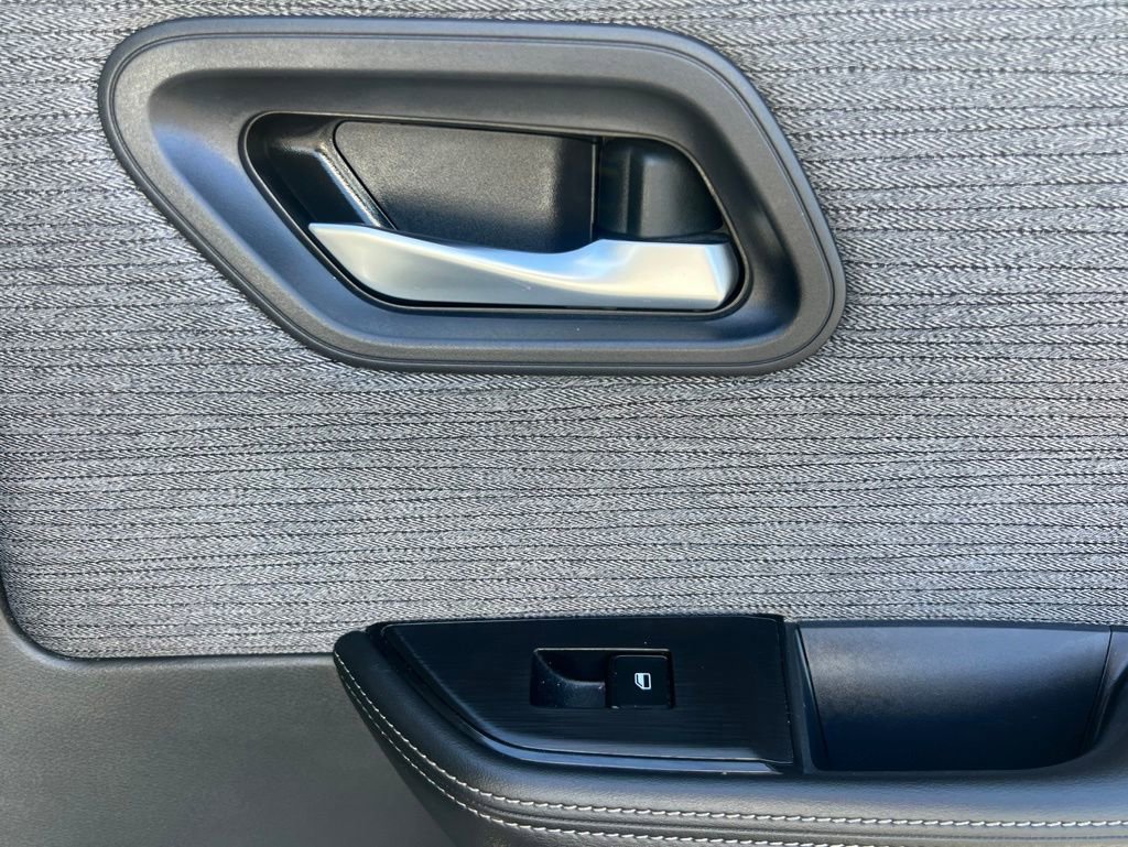 Used 2022 Nissan Rogue SV FWD image 40