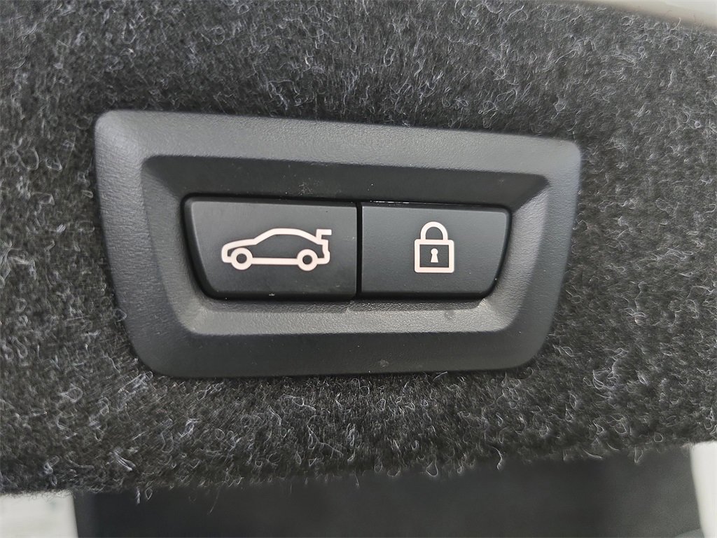 Certified 2023 BMW 530e w/ Premium Package image 27