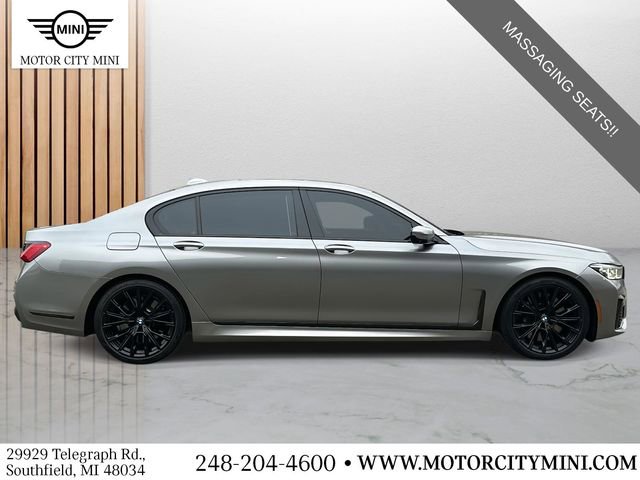 Used 2022 BMW 750i xDrive w/ Executive Package image 2