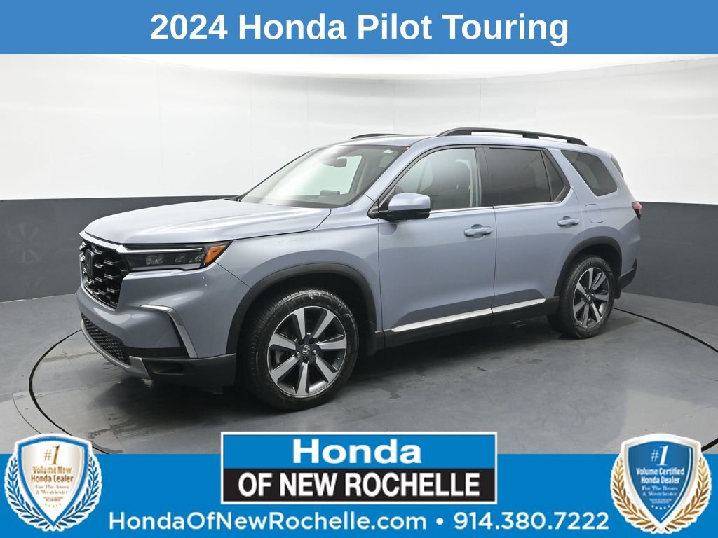 Used 2024 Honda Pilot Touring image 1