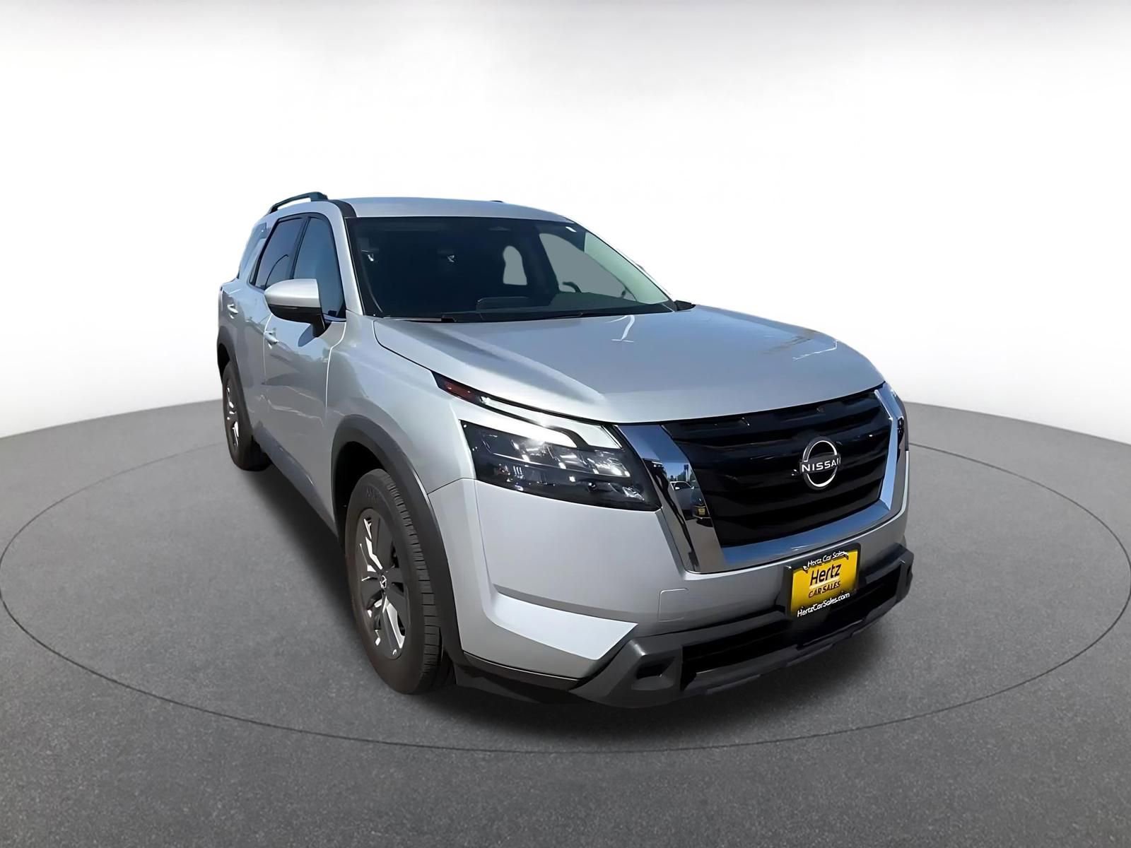 Used 2025 Nissan Pathfinder SV AWD/4WD image 3