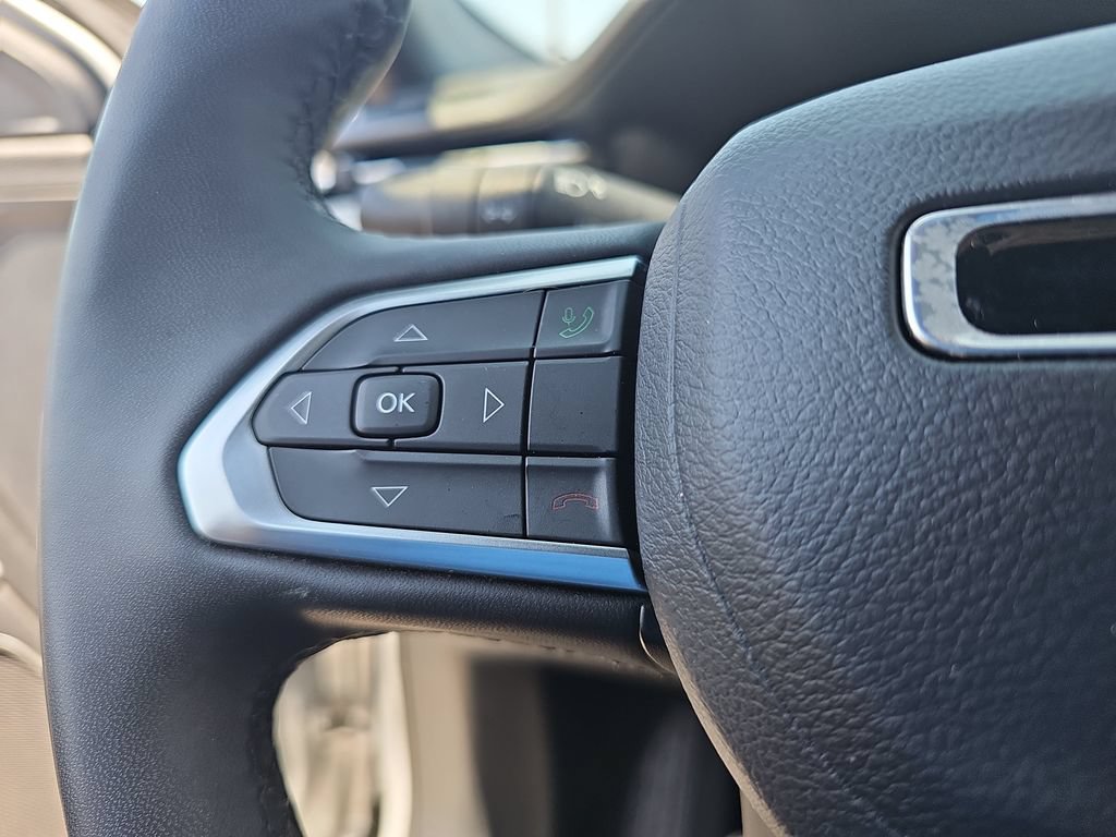 Used 2024 Jeep Compass Latitude AWD/4WD image 16
