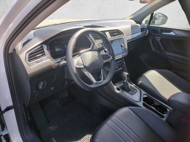 Used 2023 Volkswagen Tiguan SE w/ Panoramic Sunroof Package FWD image 10