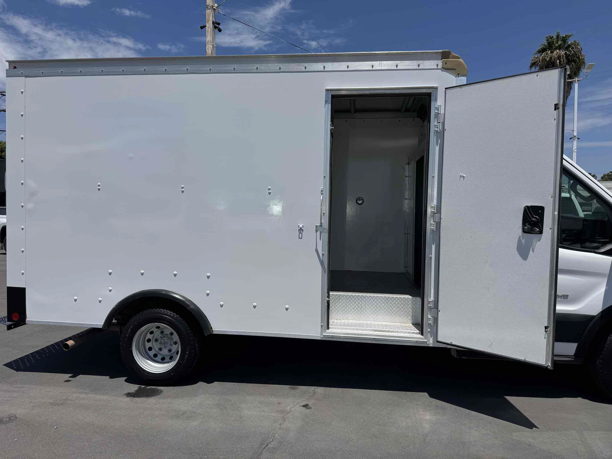 Used 2022 Ford Transit 350 DRW RWD image 3