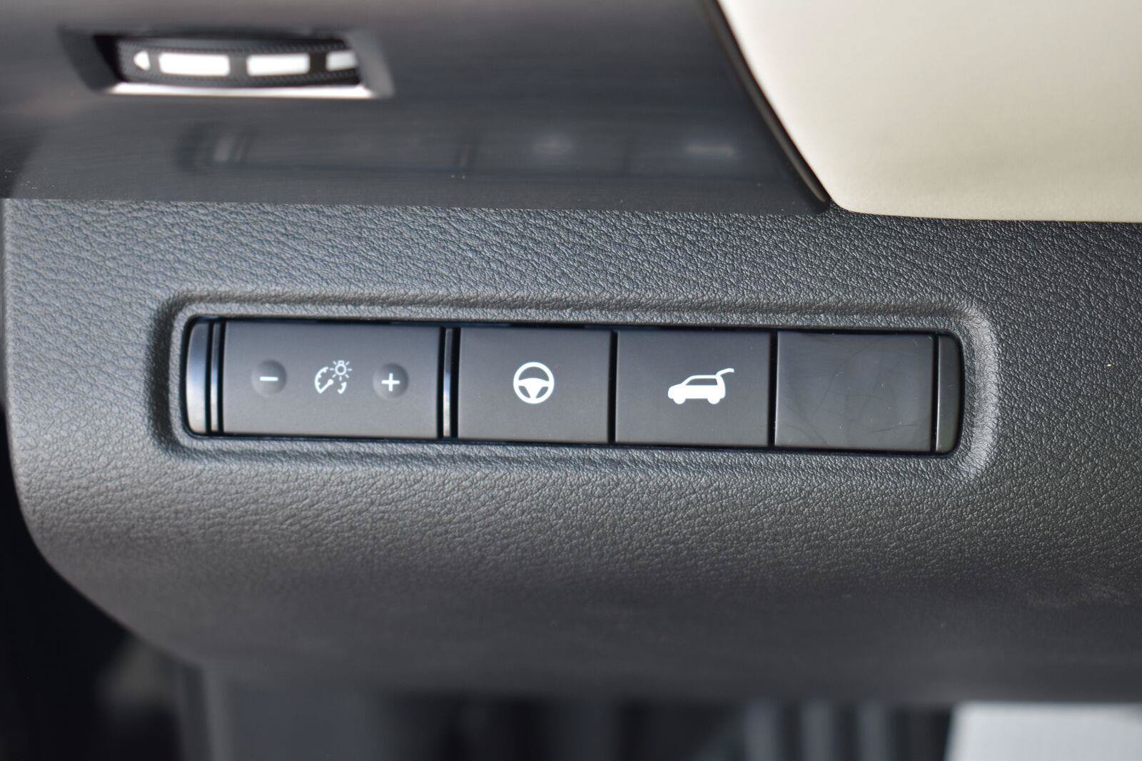 Used 2025 Nissan Pathfinder SL FWD image 43