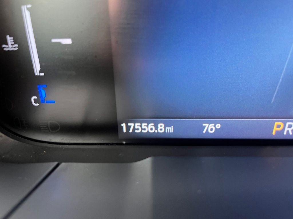 Used 2025 Ford Maverick XL w/ Equipment Group 102A AWD/4WD image 23