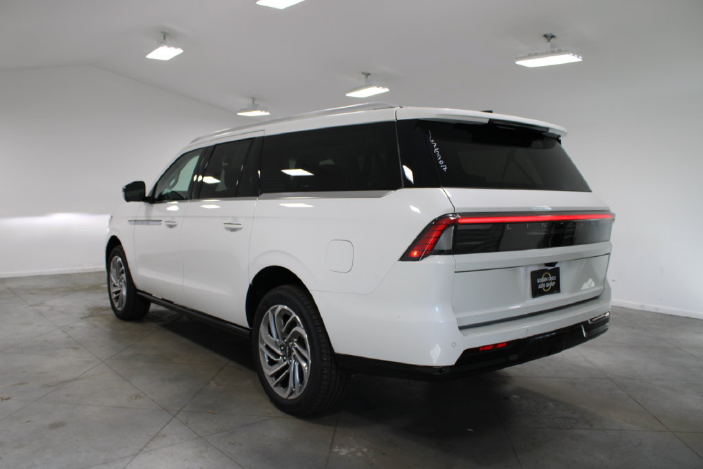 New 2026 Lincoln Navigator L Reserve AWD/4WD image 6