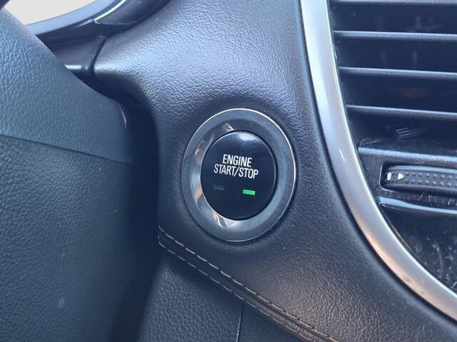 Used 2022 Chevrolet Trax LT w/ LT Convenience Package image 21