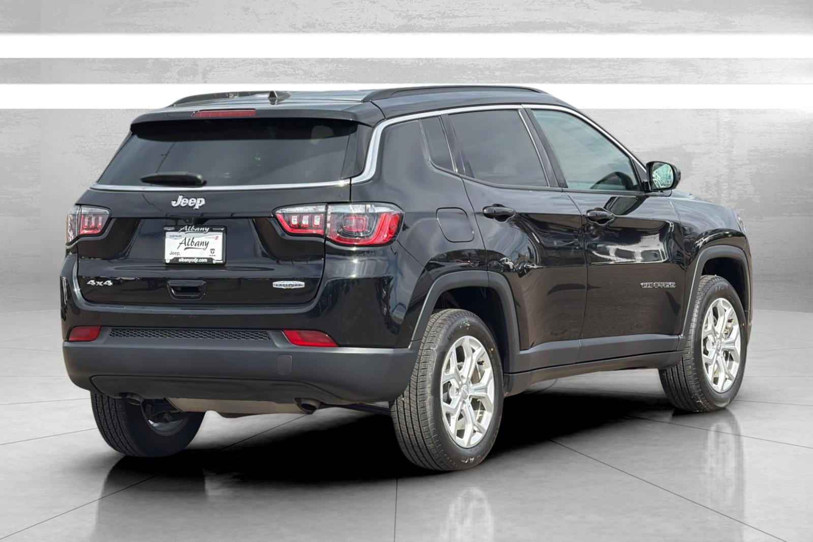 Used 2024 Jeep Compass Latitude image 5