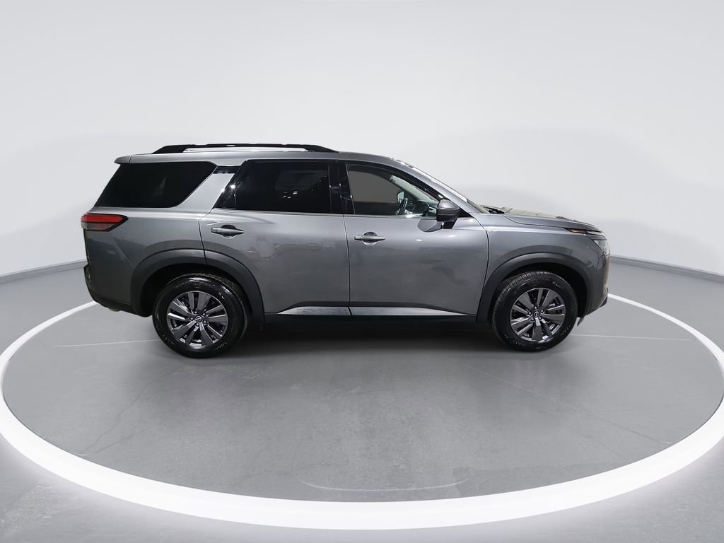 Used 2025 Nissan Pathfinder SV image 9