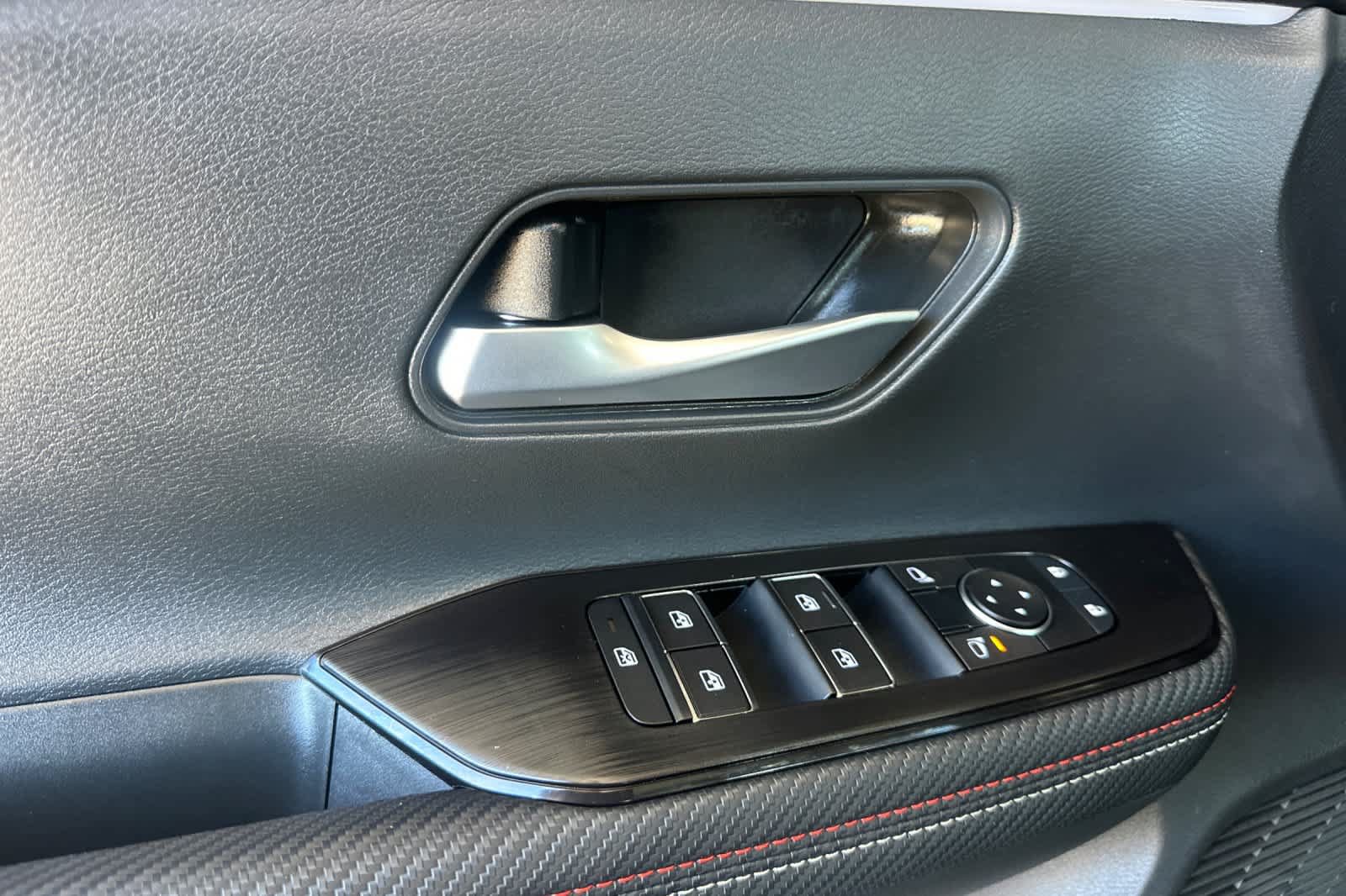 New 2026 Nissan Kicks SR AWD/4WD image 12