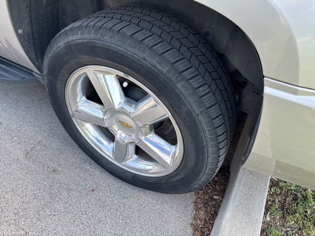 Used 2009 Chevrolet Suburban LTZ image 7