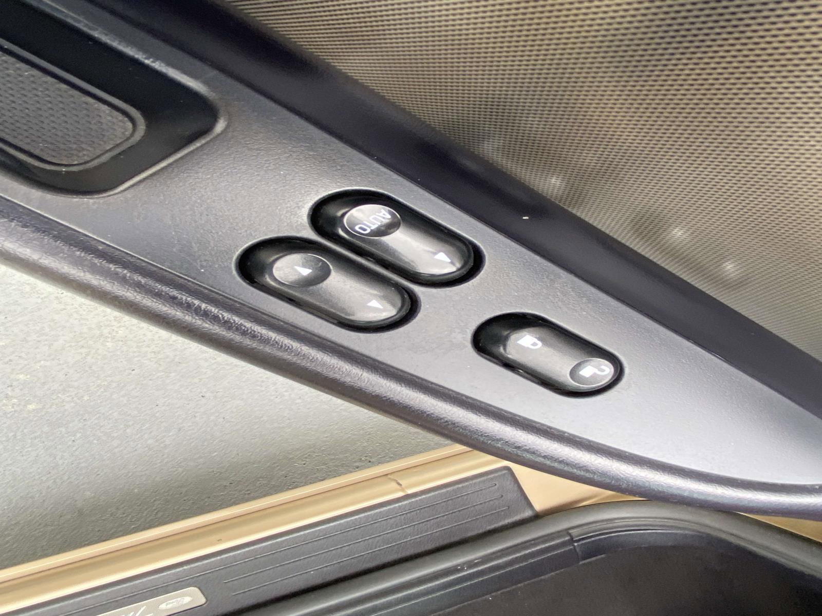 Used 2005 Ford Thunderbird image 13