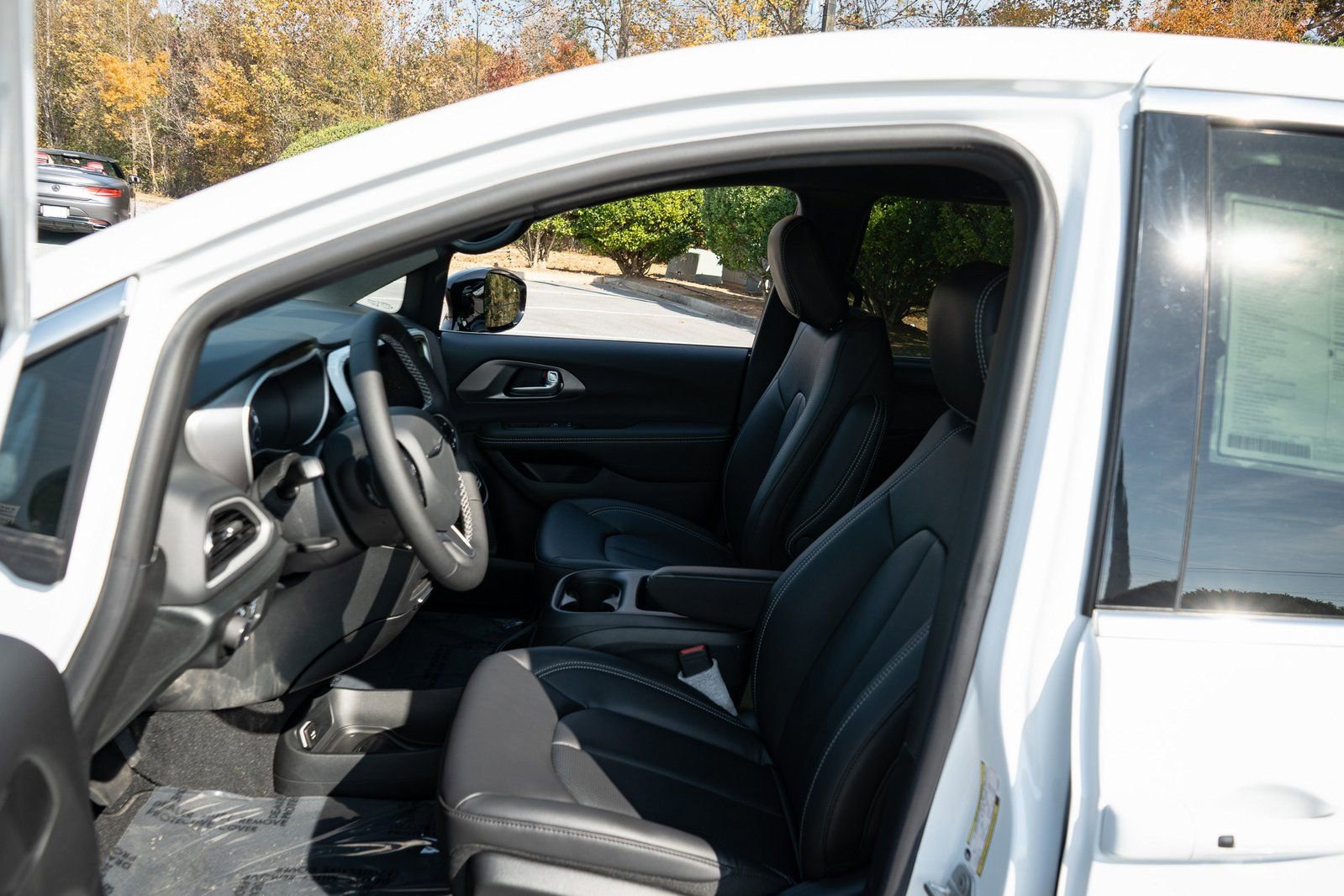 New 2026 Chrysler Voyager LX image 14