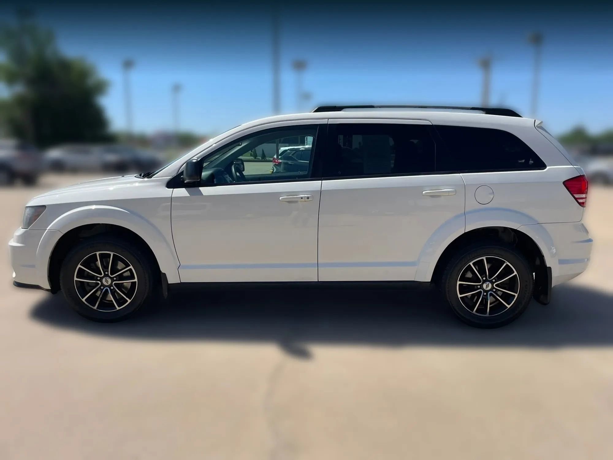 Used 2018 Dodge Journey SE w/ Blacktop Package FWD image 4
