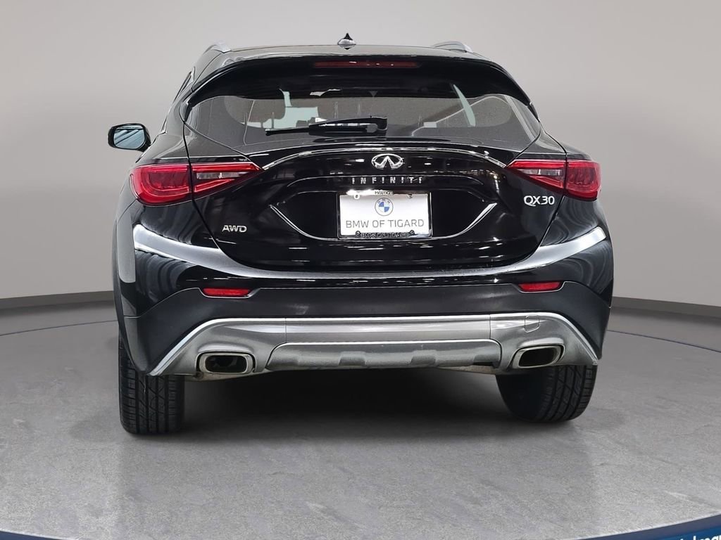 Used 2017 INFINITI QX30 AWD image 7