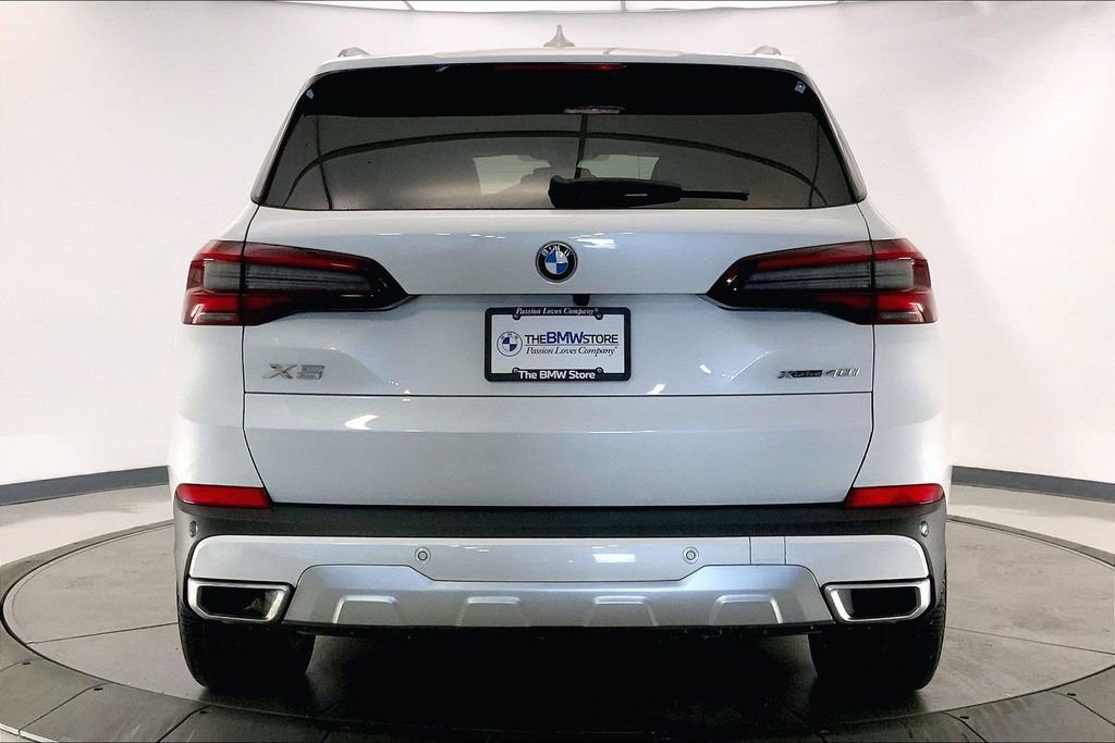 Used 2020 BMW X5 xDrive40i w/ Executive Package AWD/4WD image 3