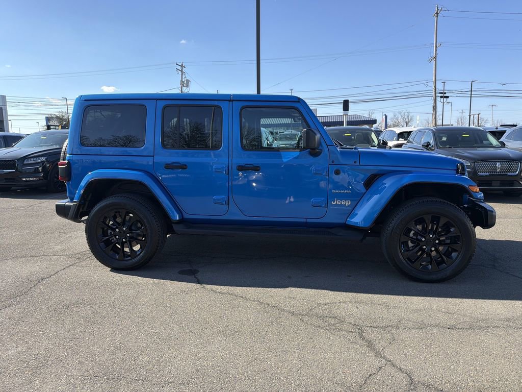Used 2023 Jeep Wrangler Unlimited Sahara w/ Cold Weather Group AWD/4WD image 7