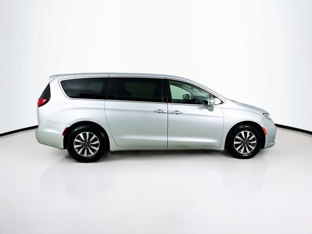 Used 2022 Chrysler Pacifica Touring-L FWD image 8