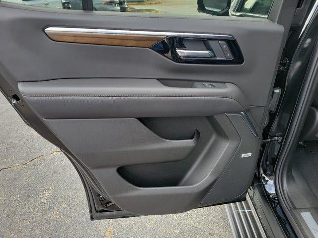 Used 2026 Chevrolet Tahoe High Country AWD/4WD image 18