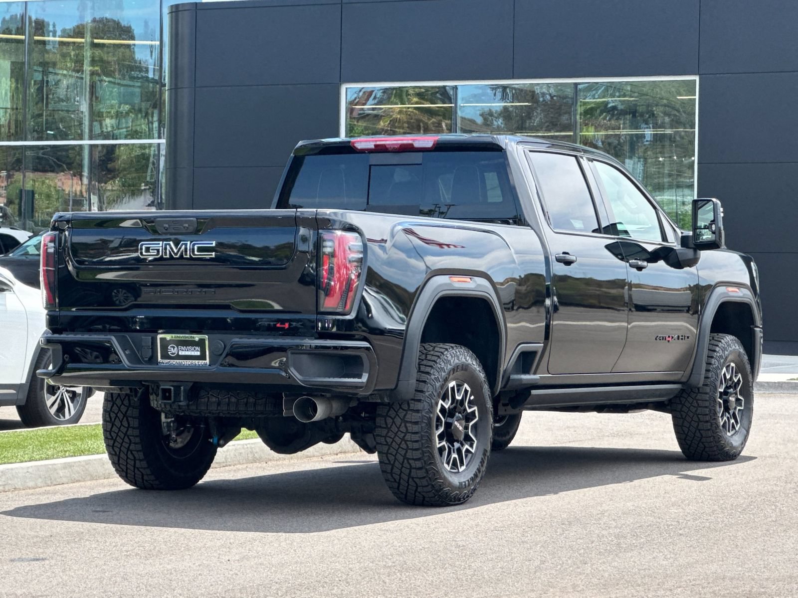 Used 2026 GMC Sierra 2500 AT4X w/ LPO, Black Badging Package AWD/4WD image 3
