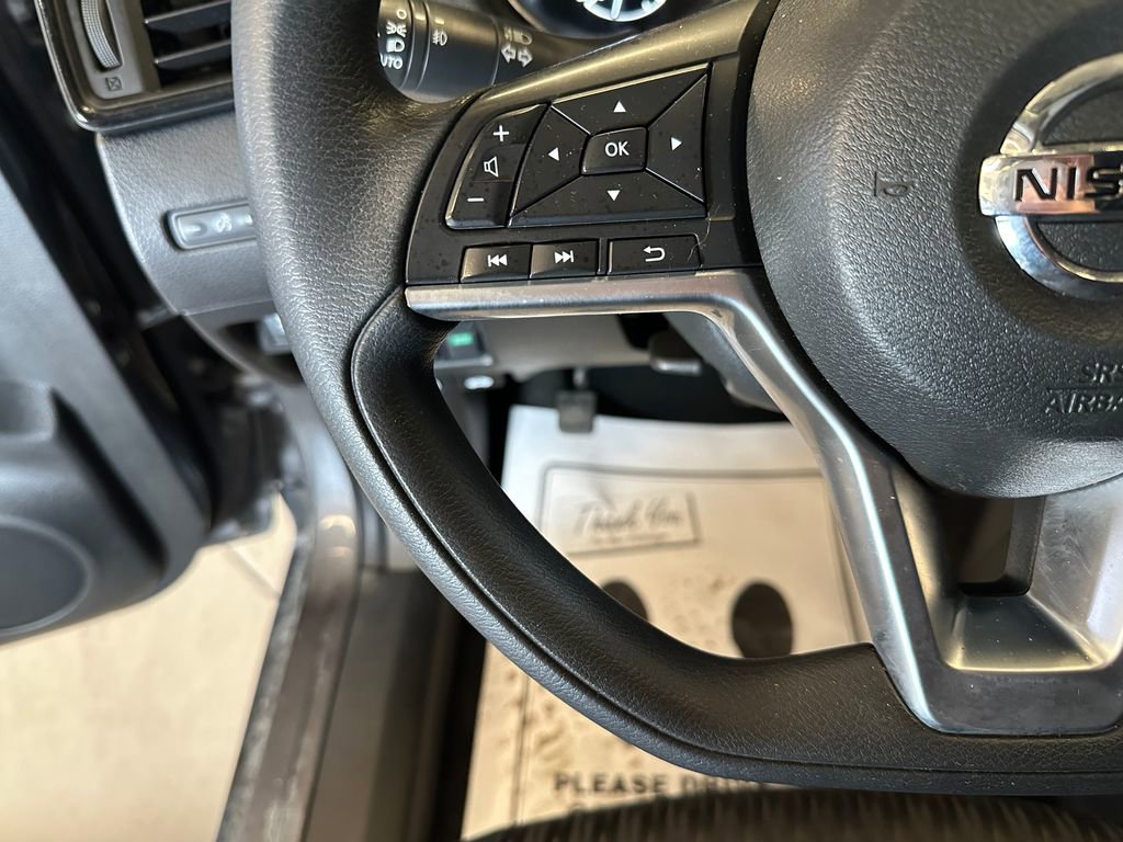 Used 2017 Nissan Rogue SV FWD image 11