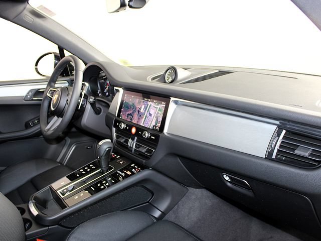 New 2026 Porsche Macan AWD/4WD image 30