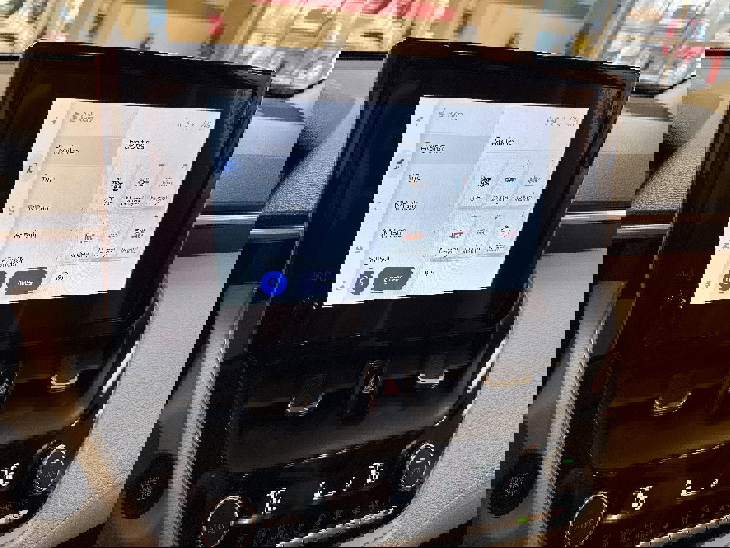 Used 2024 Toyota Corolla Cross XLE w/ Convenience Package image 44