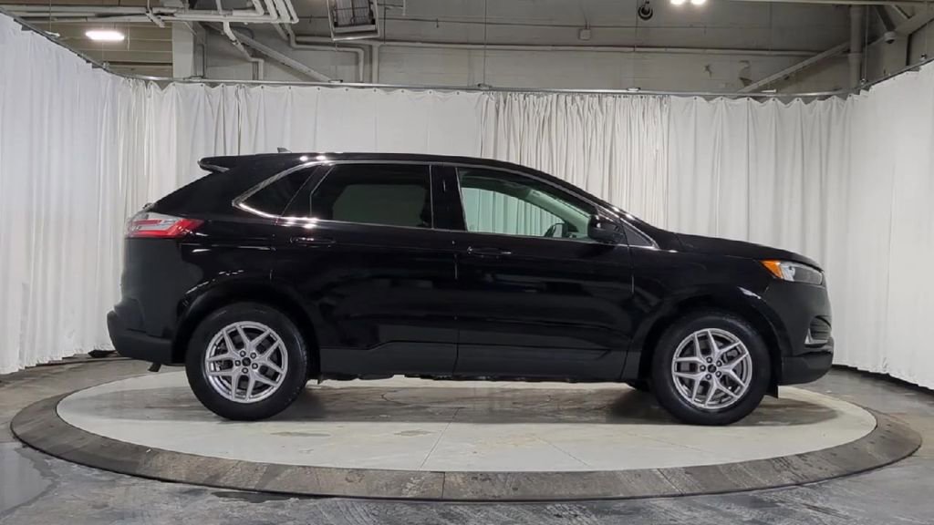 Used 2024 Ford Edge SEL w/ Convenience Package image 11
