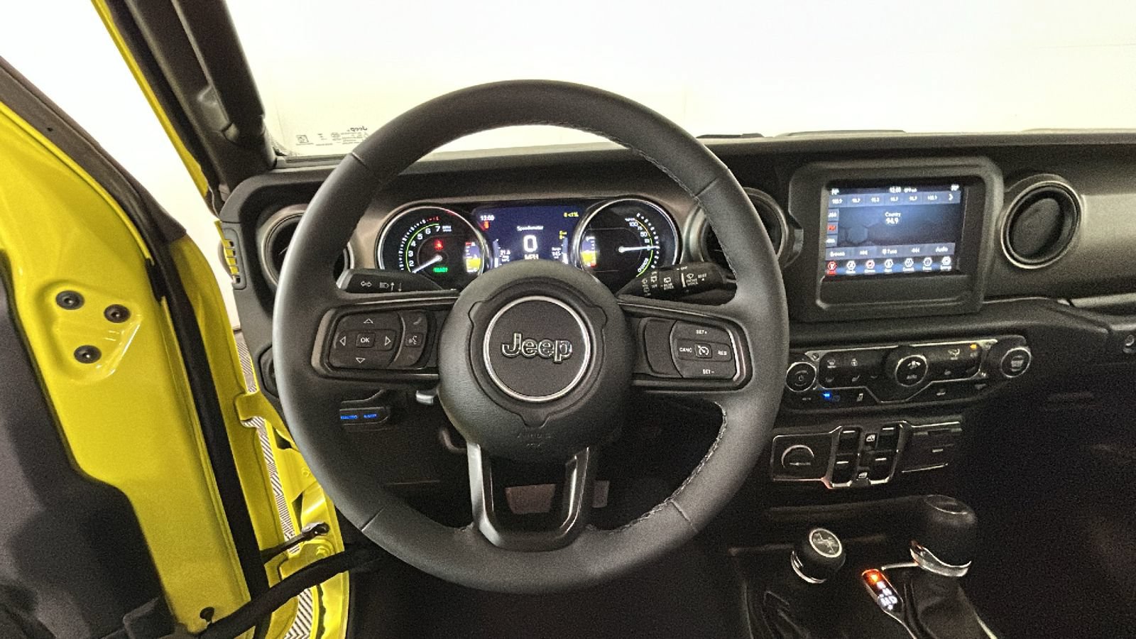 Used 2023 Jeep Wrangler Unlimited w/ Cold Weather Group AWD/4WD image 17
