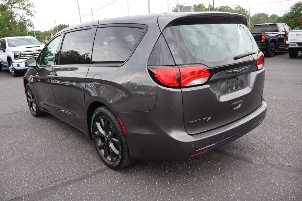 Used 2018 Chrysler Pacifica Touring Plus w/ S Appearance Package FWD image 3