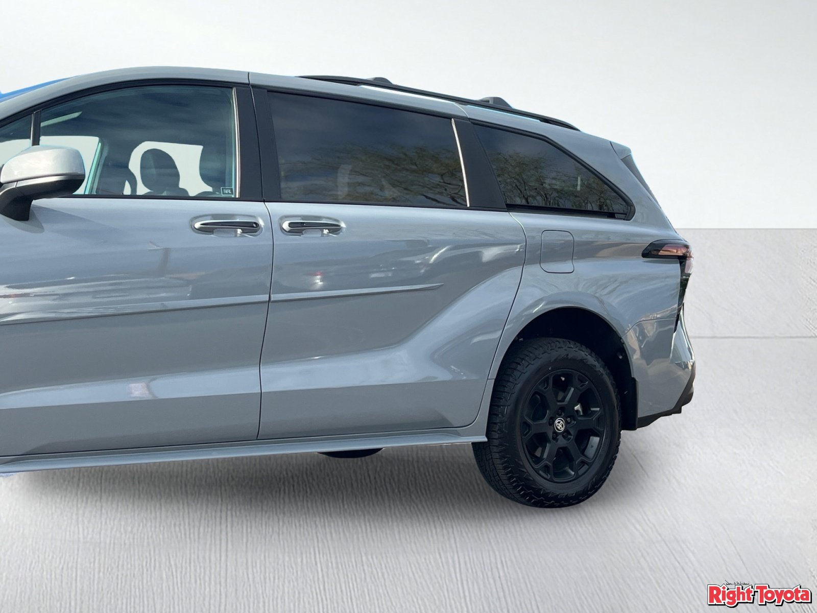 Certified 2025 Toyota Sienna XLE Woodland Edition AWD/4WD image 10