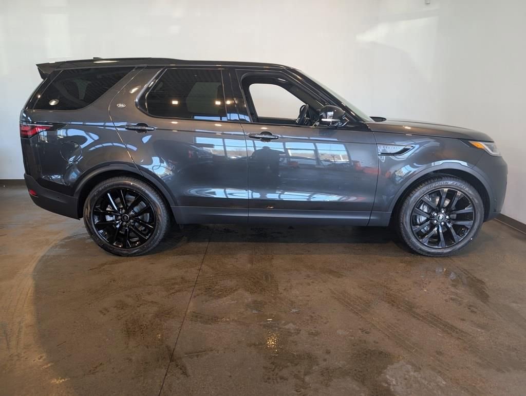 New 2026 Land Rover Discovery S image 6