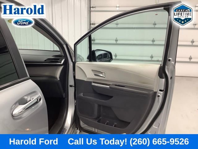 Used 2024 Toyota Sienna XLE FWD image 10
