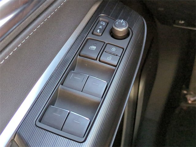 Used 2021 Toyota Venza Limited w/ Advanced Technology Package image 31