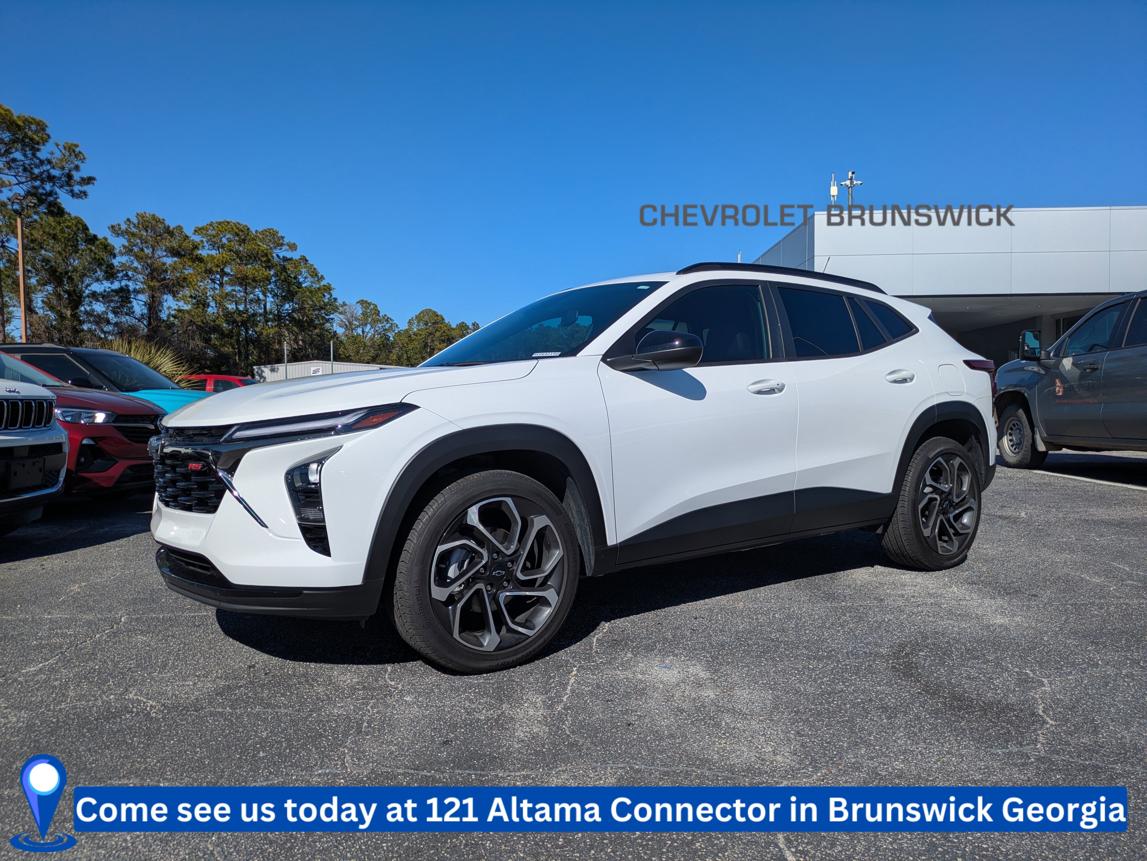 Used 2025 Chevrolet Trax RS w/ Sunroof Package image 1