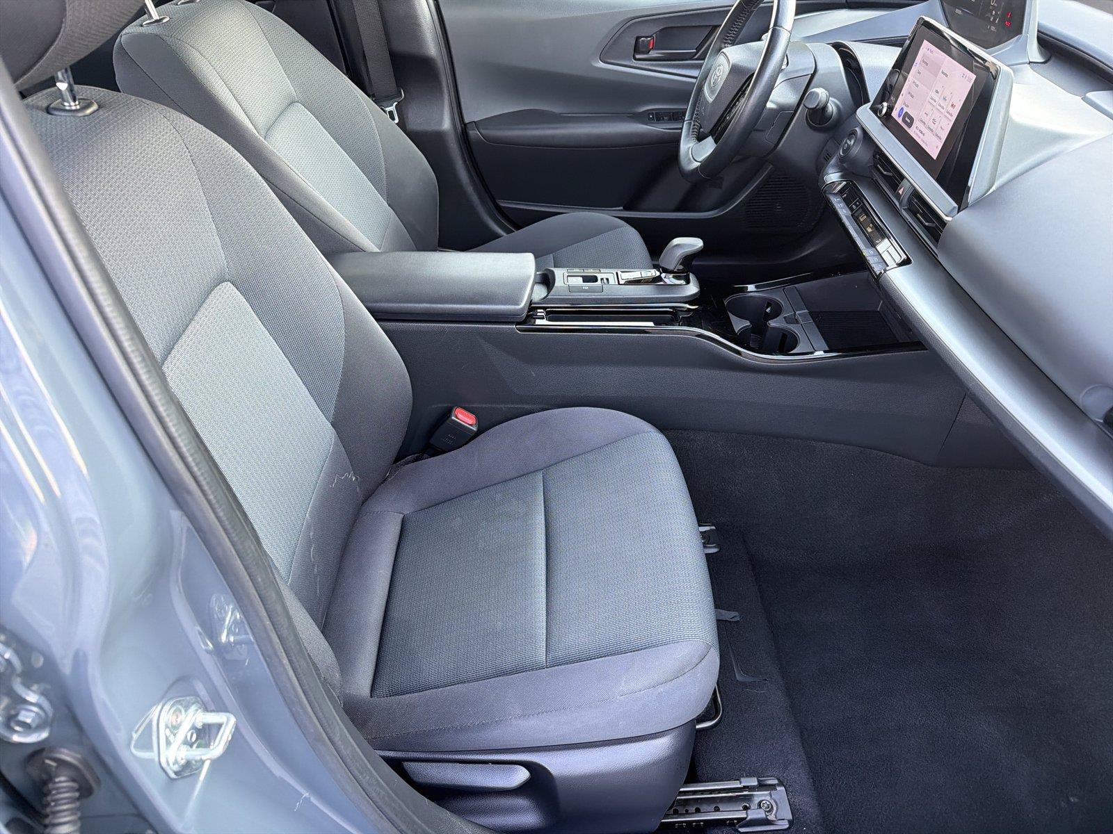 Used 2024 Toyota Prius LE FWD image 12