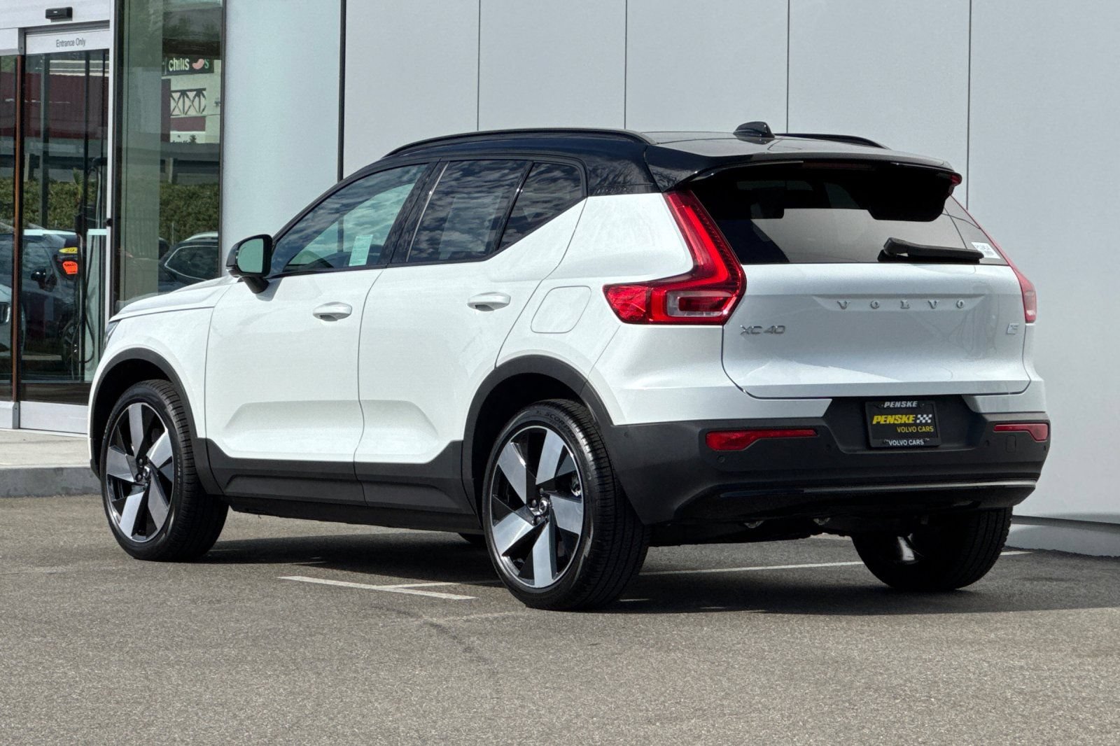 Used 2023 Volvo XC40 Recharge Ultimate w/ Protection Package Premier AWD/4WD image 3