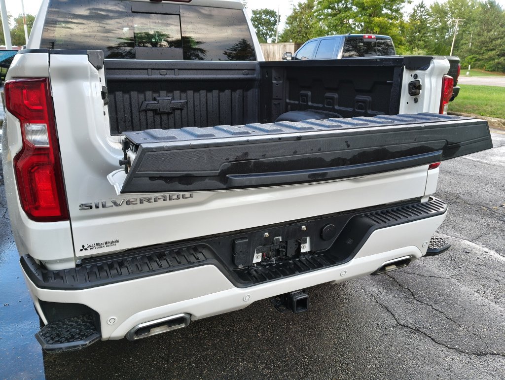 Used 2025 Chevrolet Silverado 1500 High Country AWD/4WD image 12