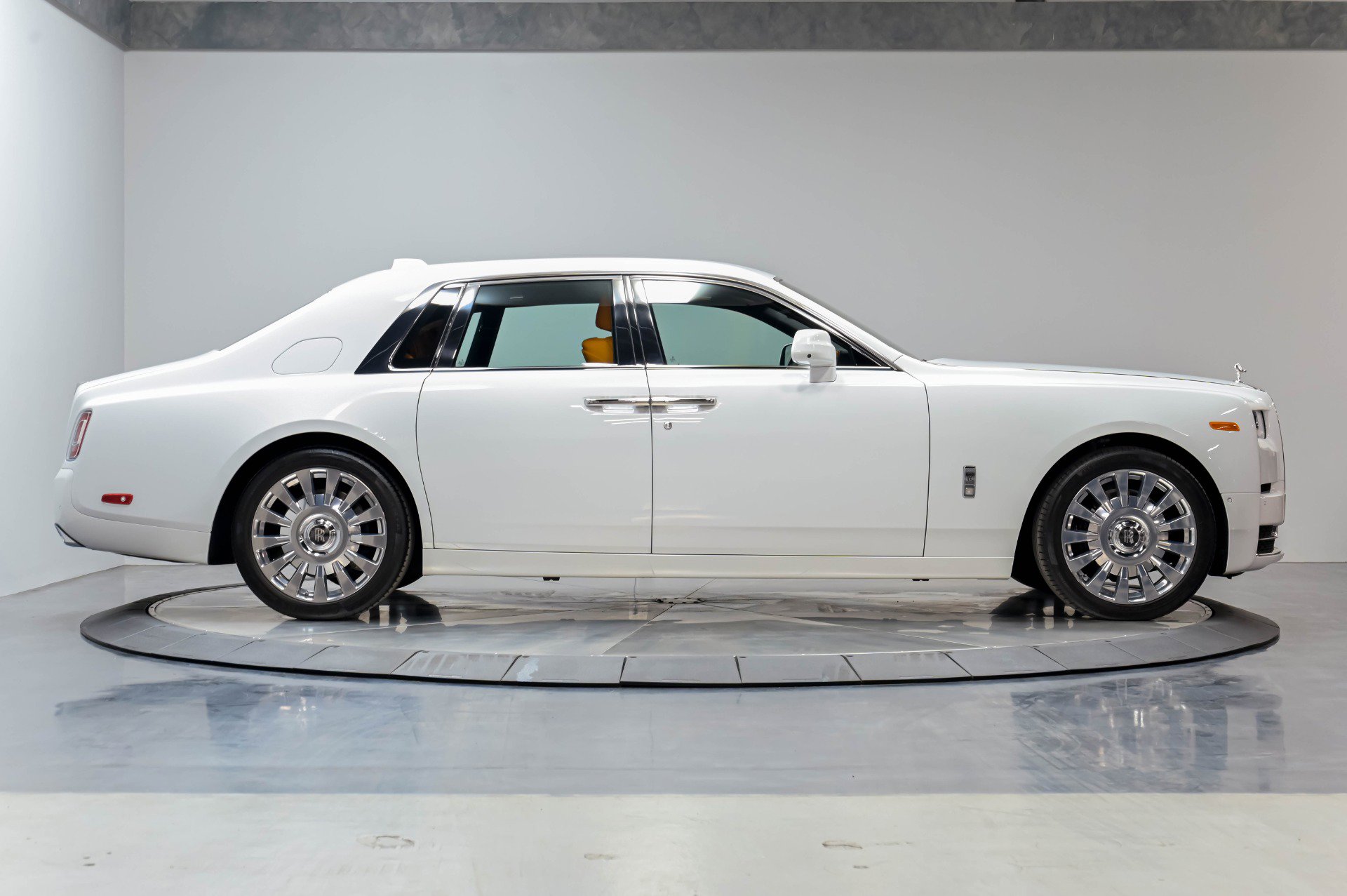 Used 2022 Rolls-Royce Phantom Sedan w/ The Phantom Package RWD image 20