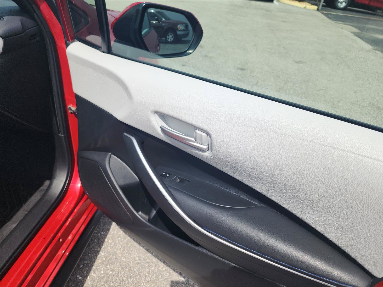 Used 2021 Toyota Corolla SE FWD image 25