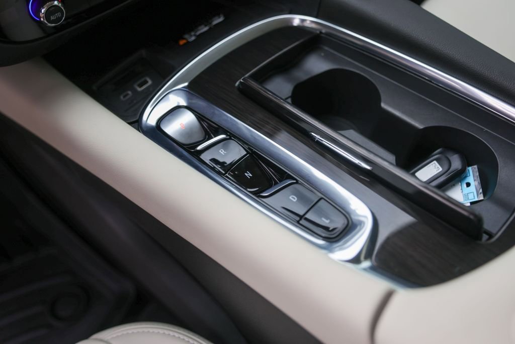 Used 2024 Buick Enclave Essence w/ Experience Buick Package FWD image 24