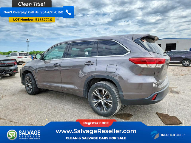 Used 2018 Toyota Highlander LE FWD image 3