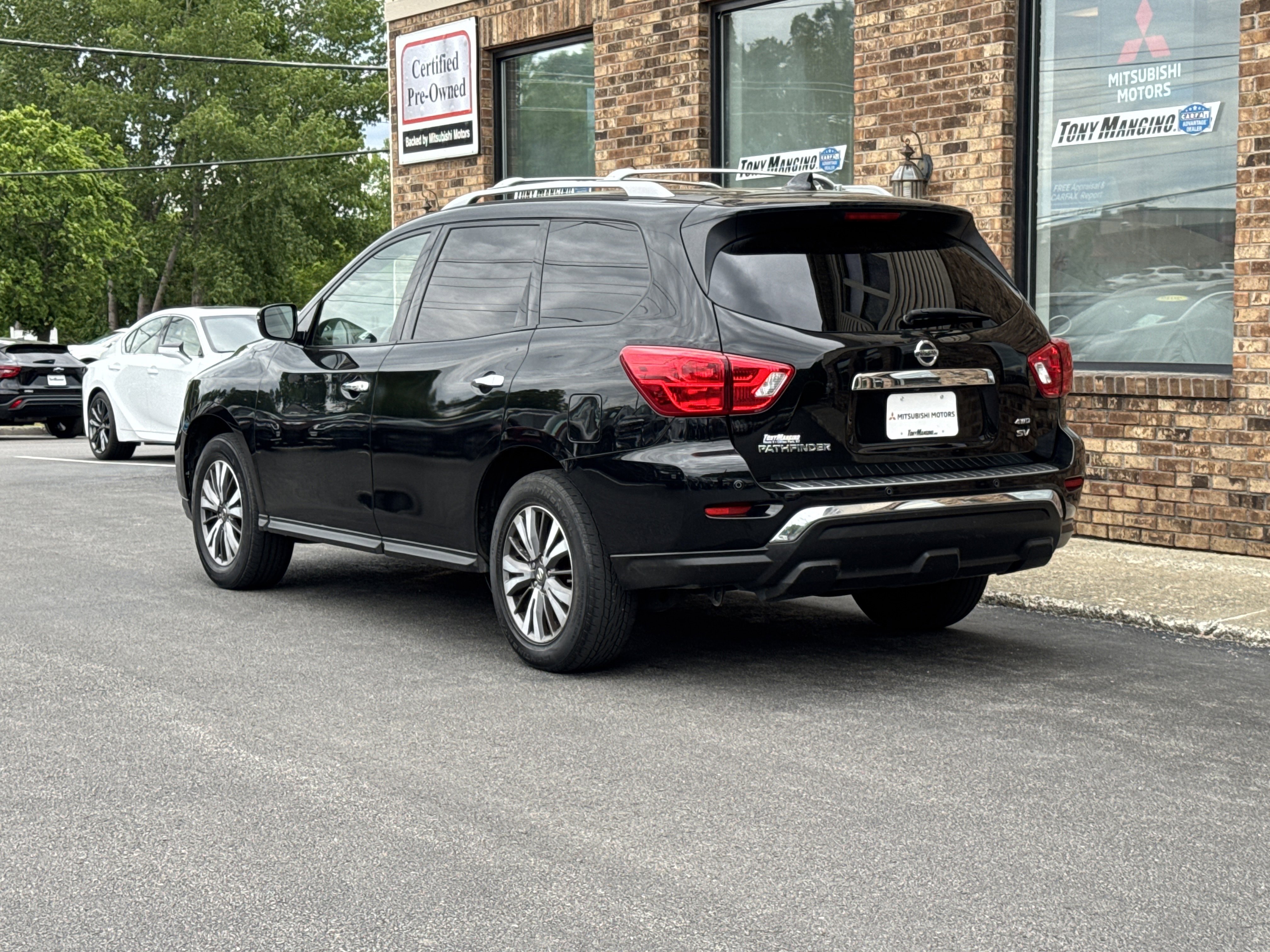 Used 2019 Nissan Pathfinder SV w/ Cargo Package AWD/4WD image 3