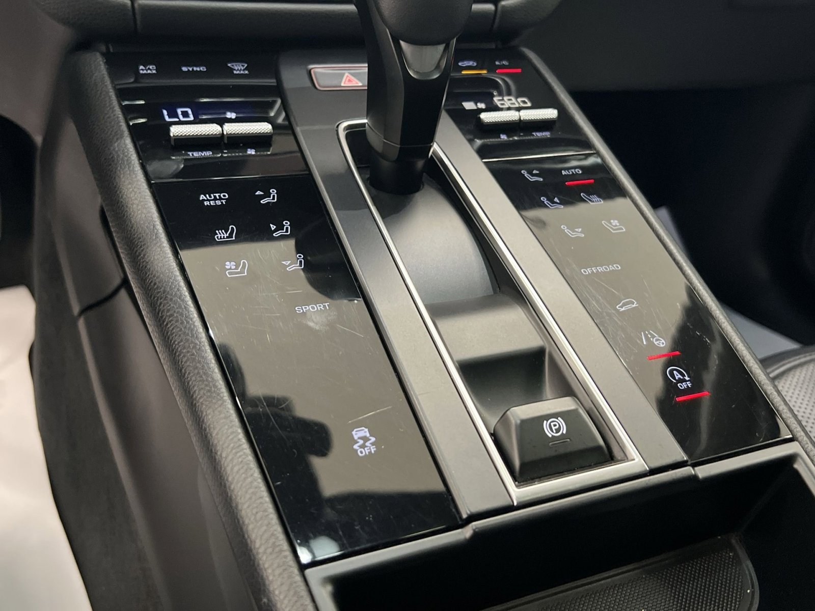 Used 2024 Porsche Macan Base image 20